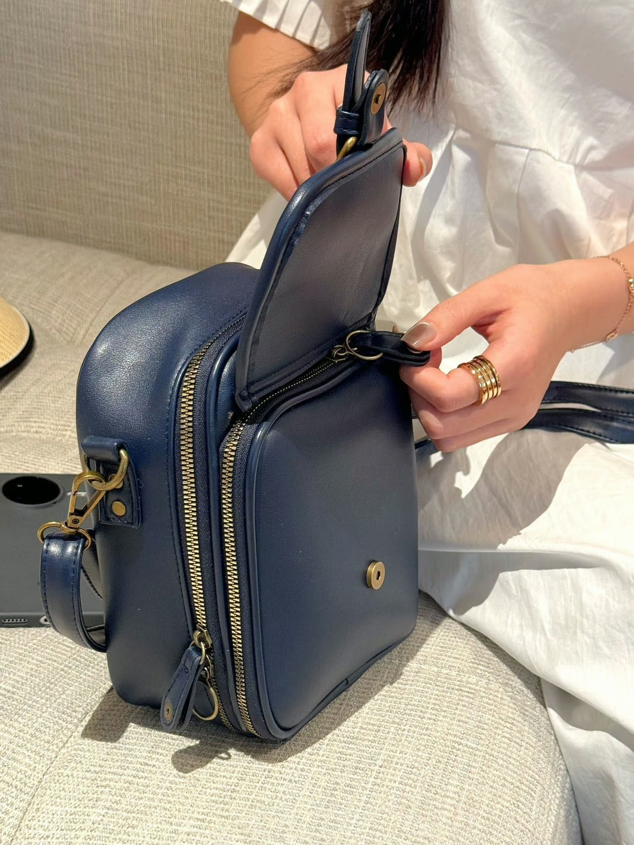 Multifunksjonell skinnveske