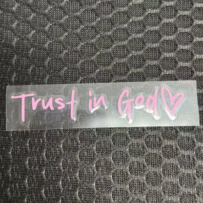 Trust in God Bakspeil Klistremerke